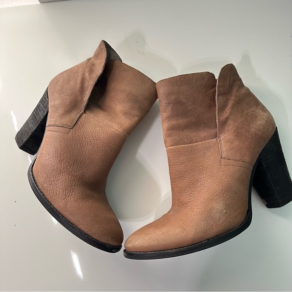 Vinca Camuto Ristin Booties - Picture 2 of 7